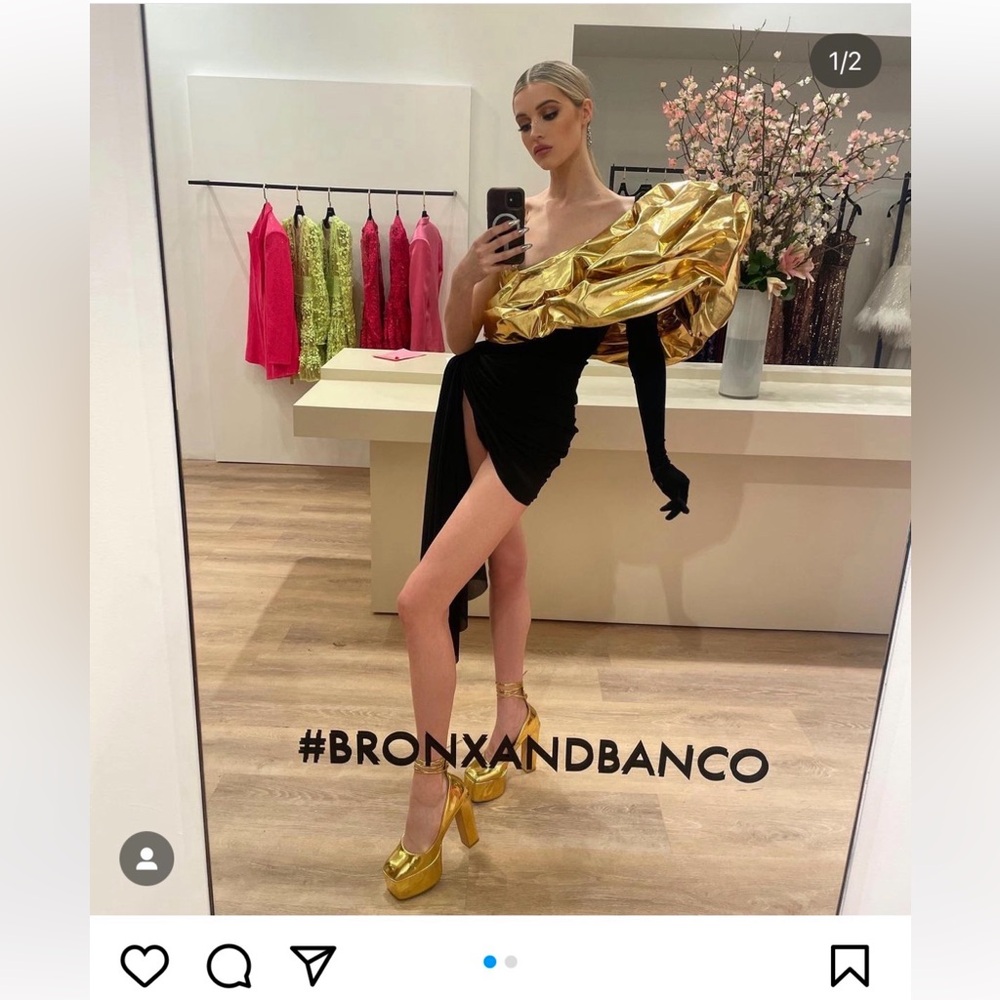 Bronx and Banco 2023 RUNWAY ONE OF A KIND
Metallic Gold and Black bodysuit XS